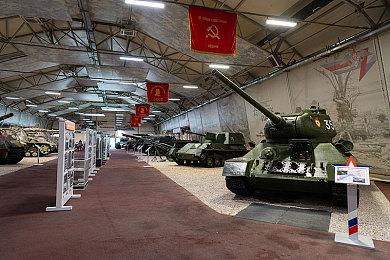 5090运行《最终幻想7：重生》8K＆最高设置 非常流畅！